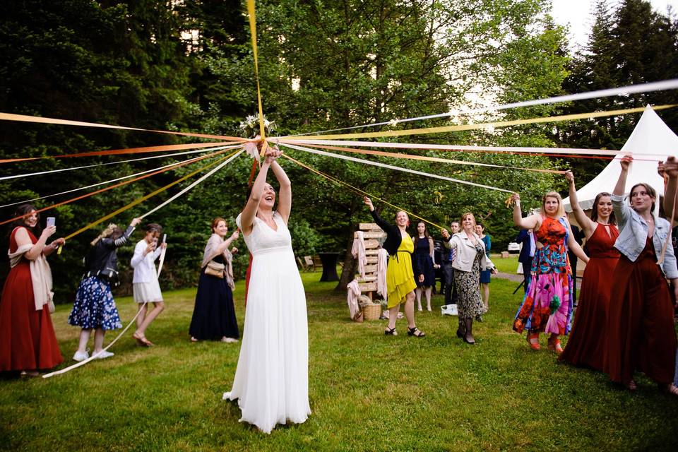 Jeu des rubans de la mariée