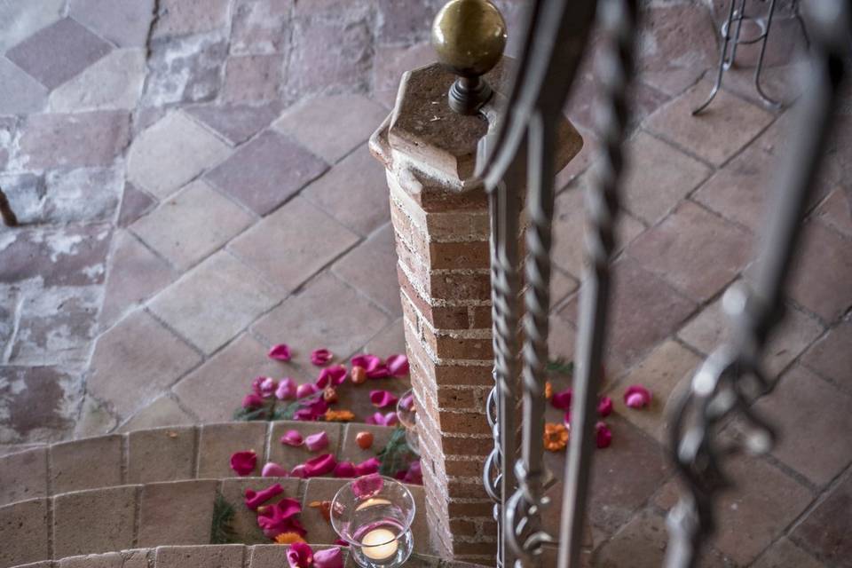 Escalier pétales fleurs