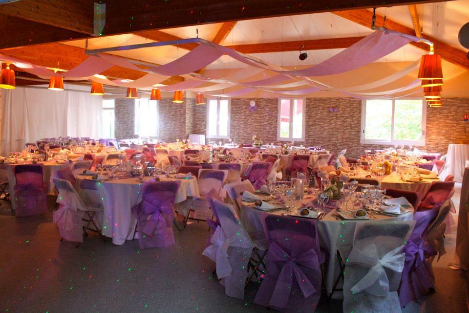 La salle thème violet et blanc