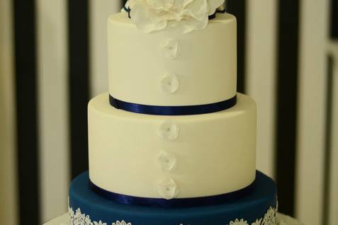 Wedding cake fleurs & dentelle