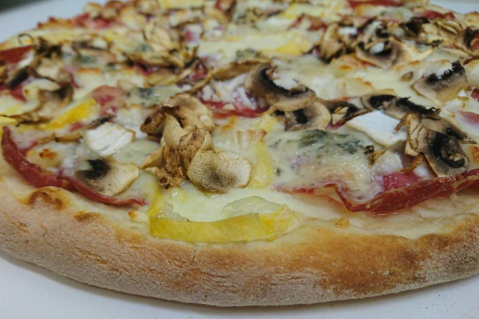 4 fromages/coppa/champignons