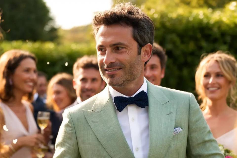 Costume croisé vert église
