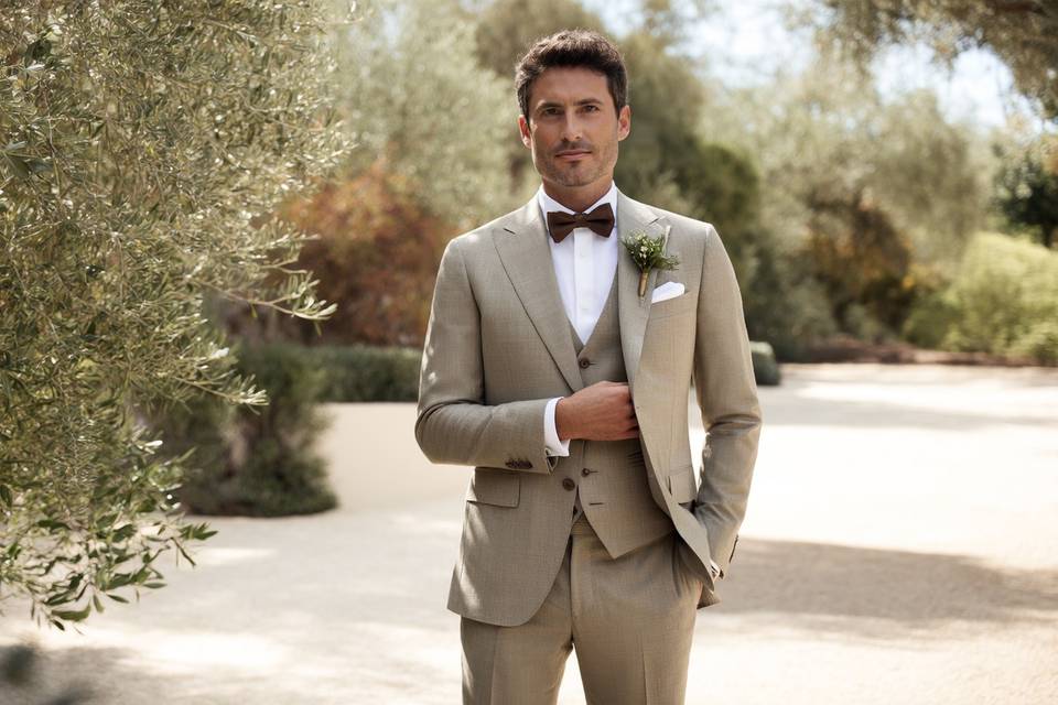 Mariage champêtre costume beig
