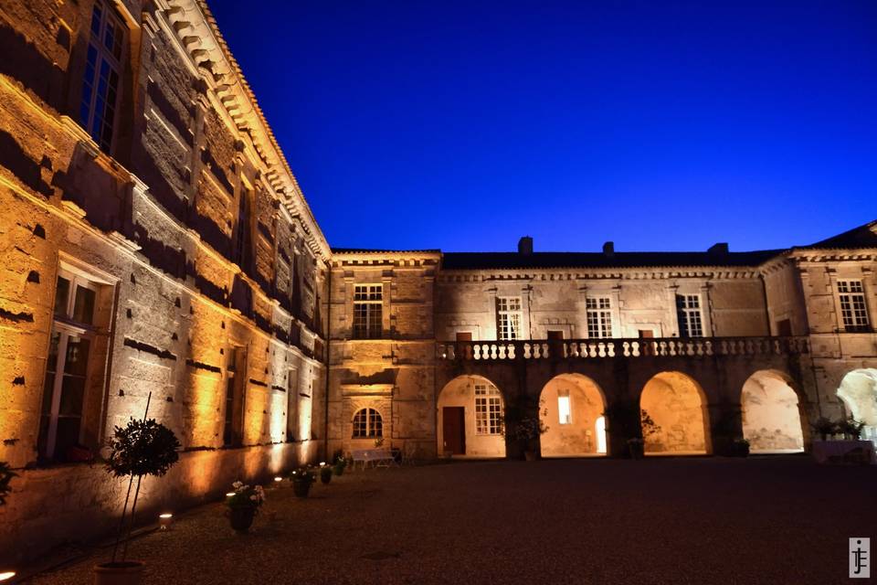 Cours du Château la nuit