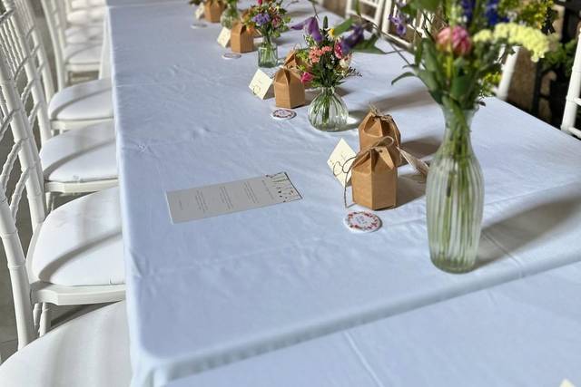 Vases table
