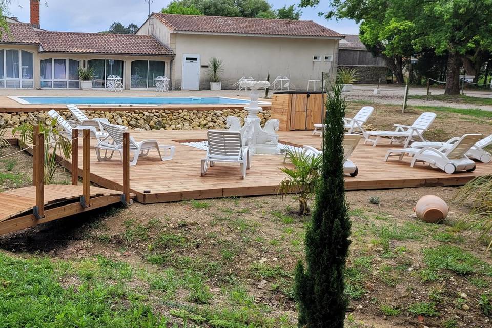 Vue piscine / appartements