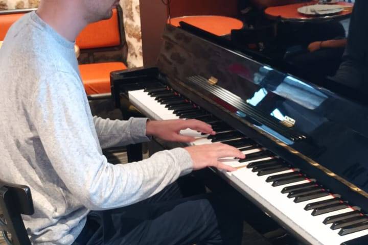Prestation dans un bar