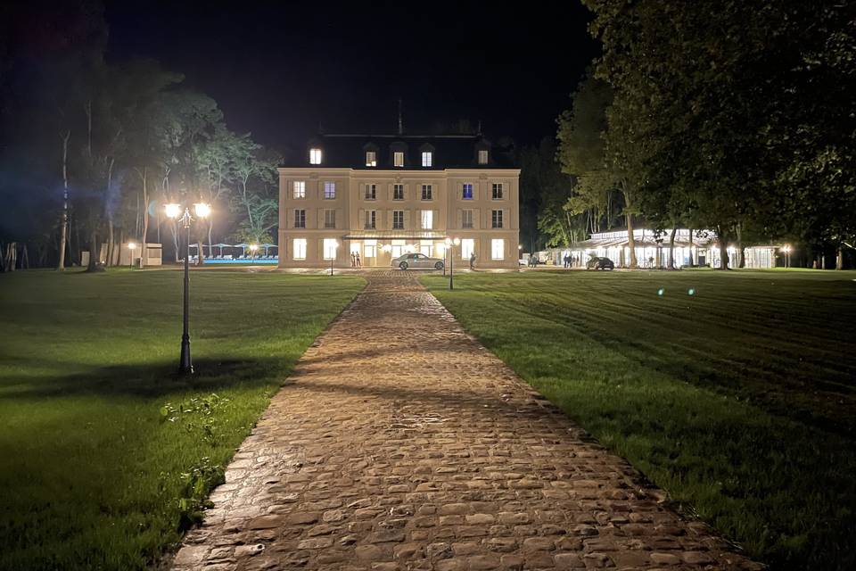 Allée château nuit