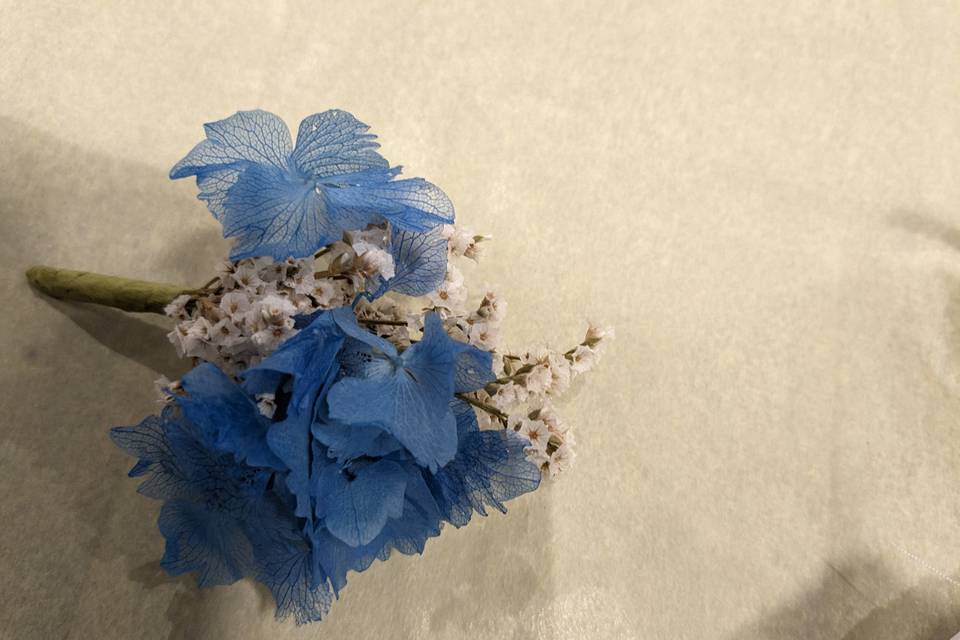 Boutonnière bleu