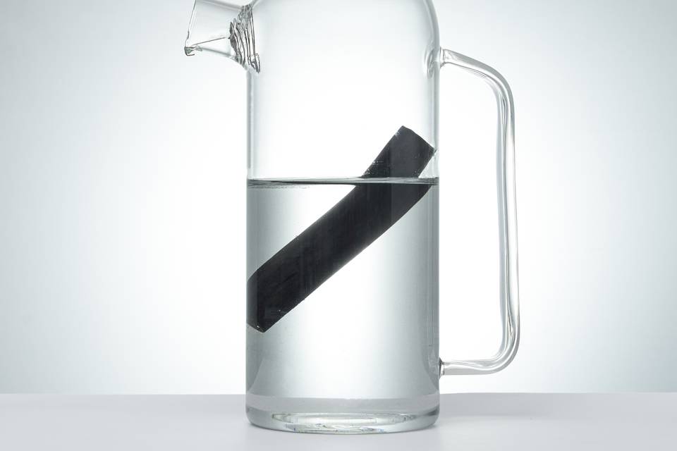 Carafe en verre + charbon