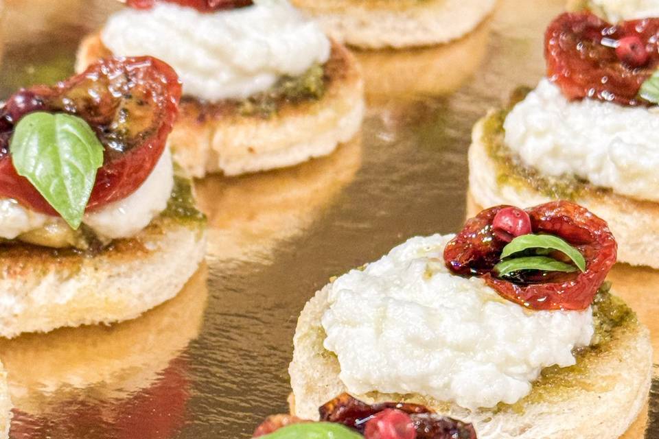 Tartine pesto stracciatella