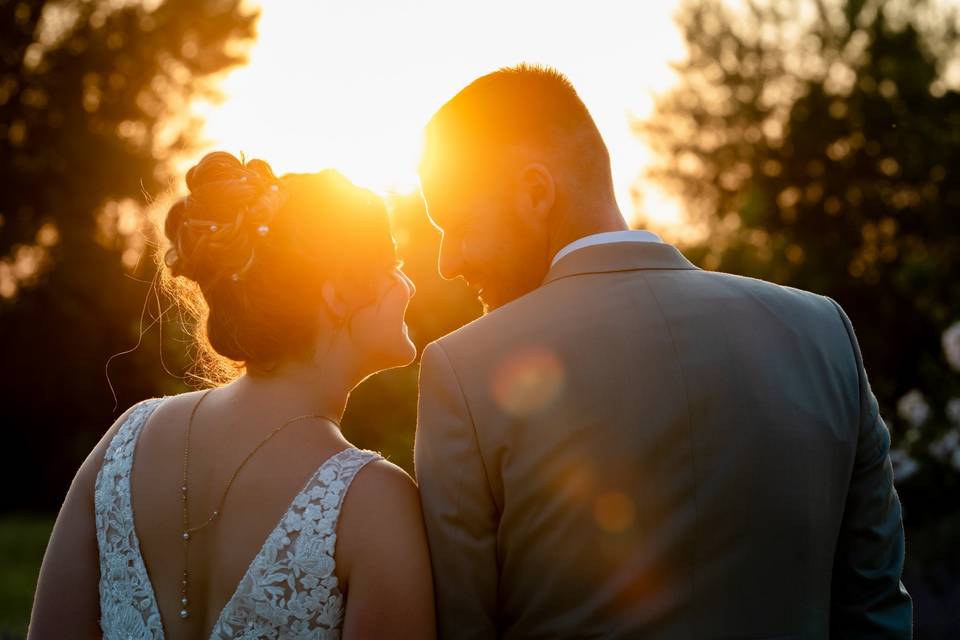 Couple au couché de soleil