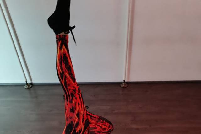 Heel's dance chair