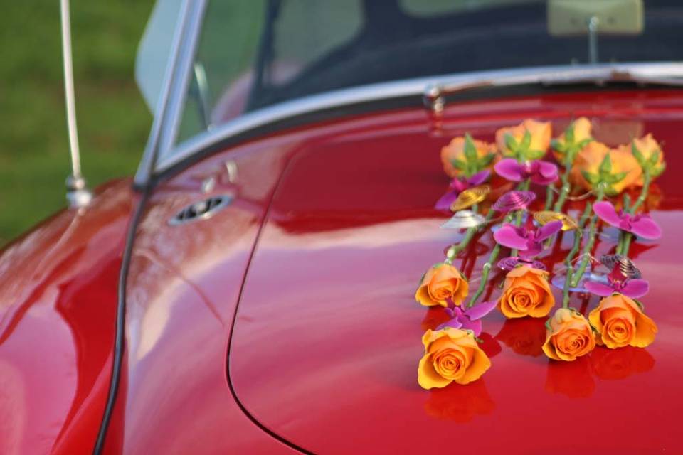 Décorer votre voiture de mariage avec des fleurs- D'âmes en fleurs