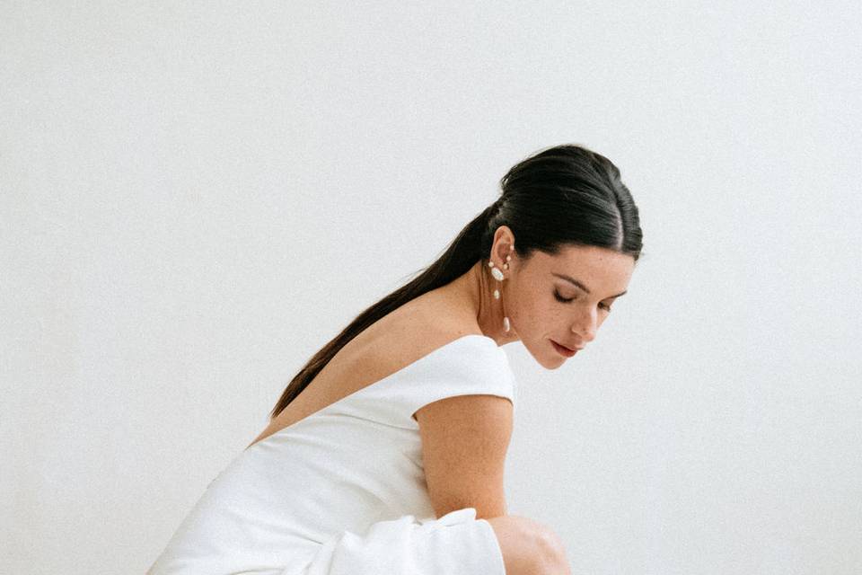 Grej Modern Bride