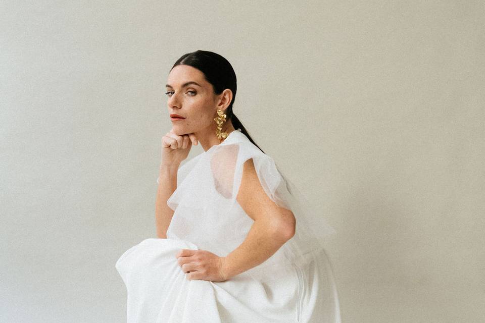 Grej Modern Bride
