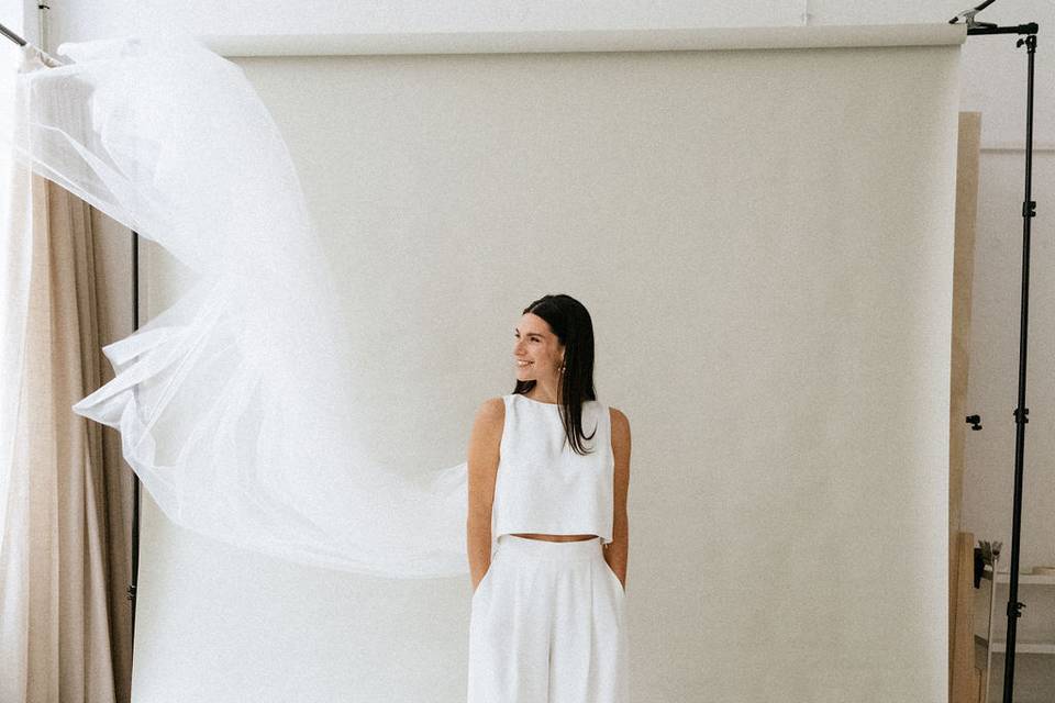 Grej Modern Bride