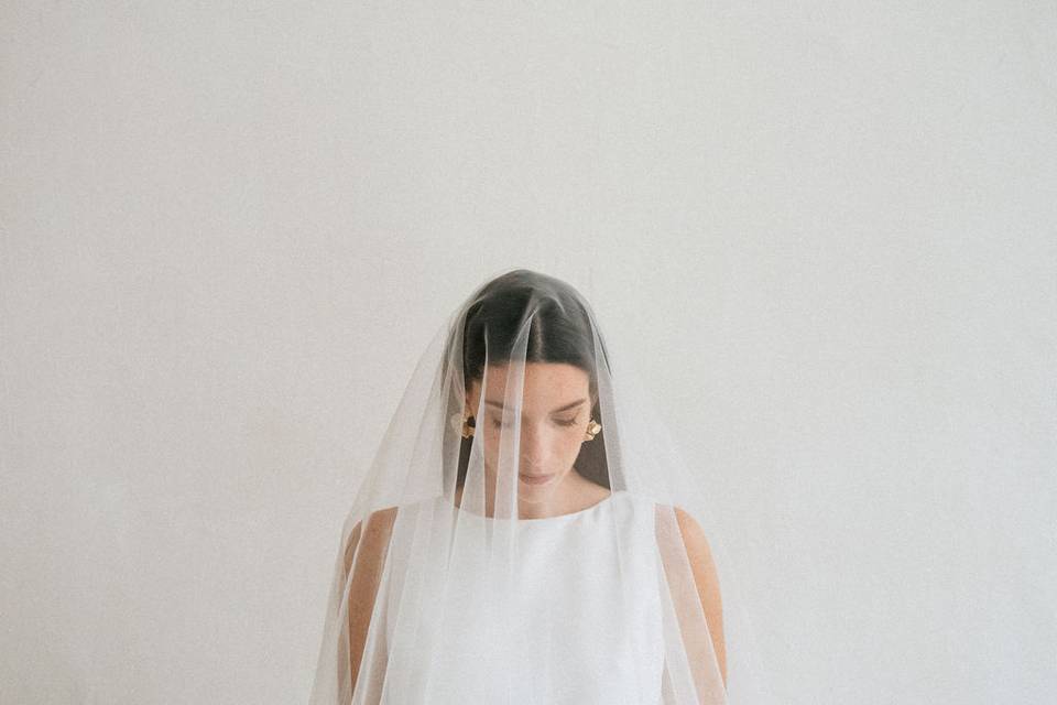 Grej Modern Bride