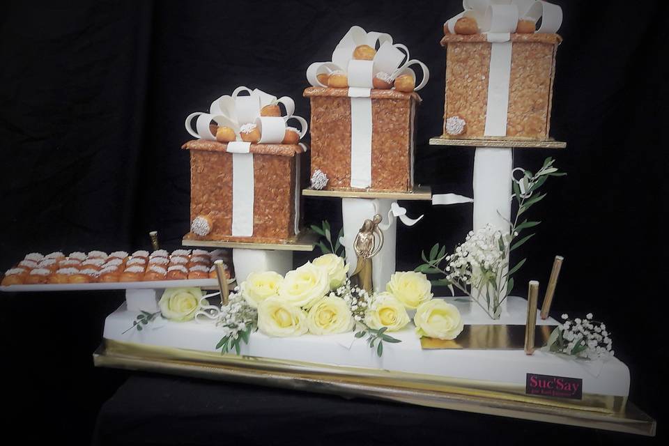 Colonnade de paquets cadeaux