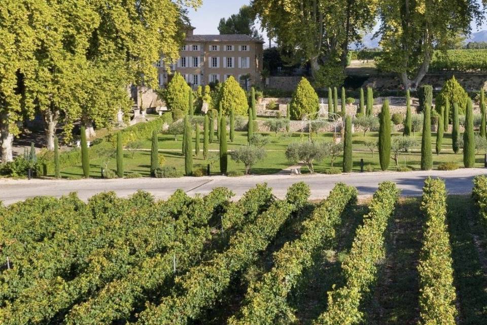 Bâtisse et jardins