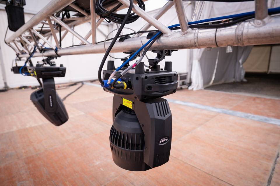 DÉTAIL_ PROJECTEUR DE SCÈNE