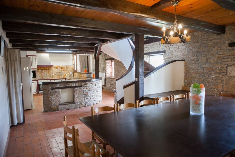 Salle à manger et cuisine