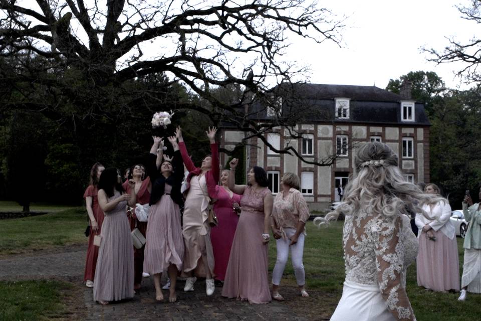 Lancé du bouquet de la mariée