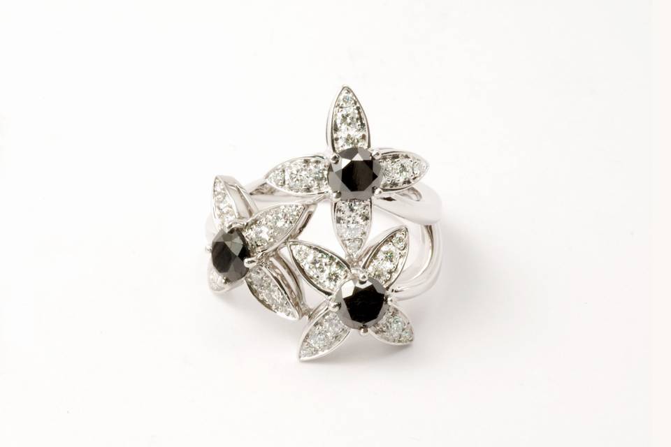 Bague dimants noirs et blancs