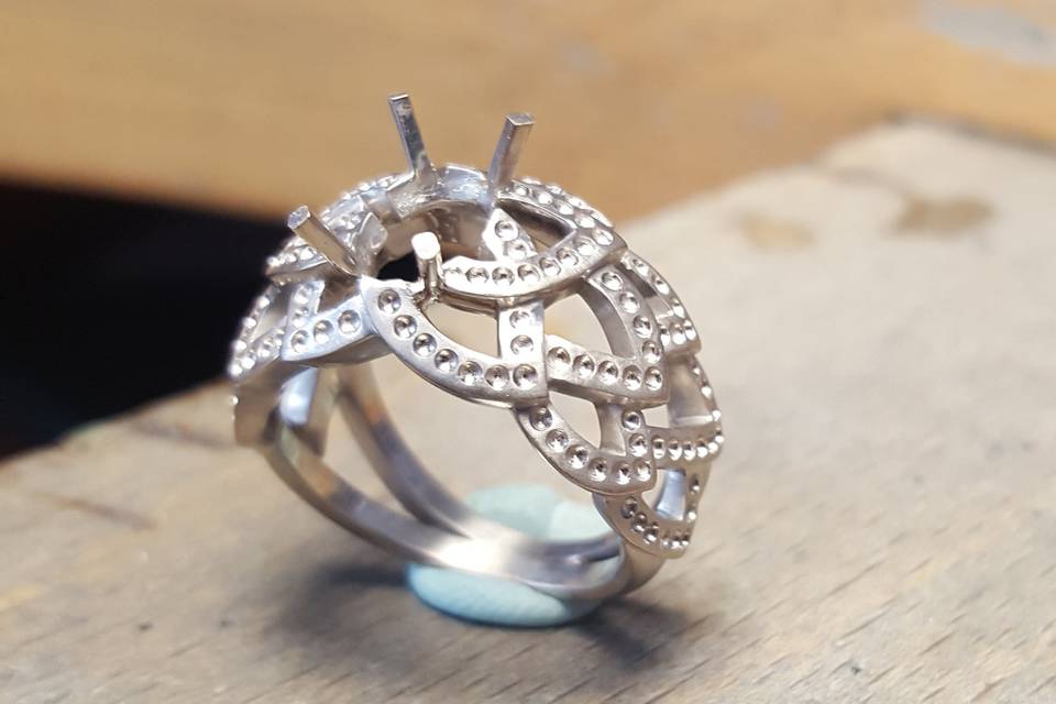 Bague feuillage avant serti