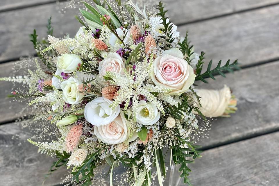 Bouquet de mariée frais et séc