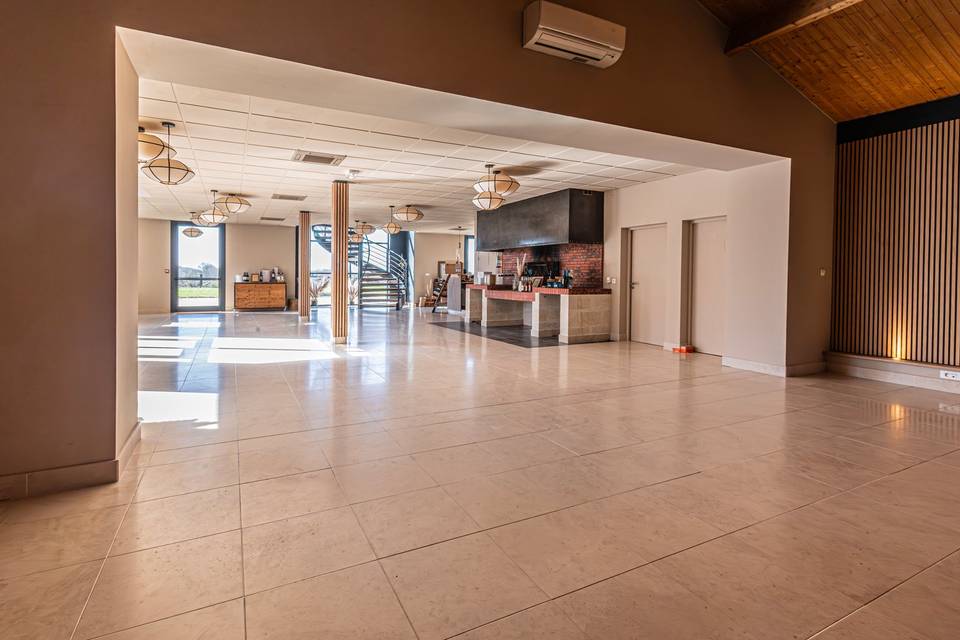 SALLE DE RECEPTION VIDE