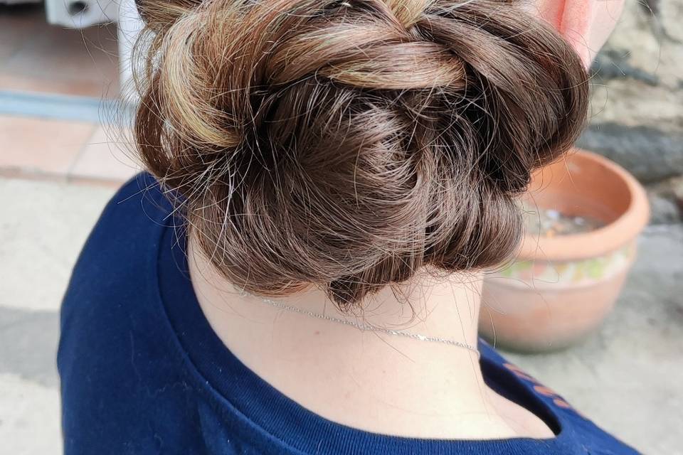 Chignon de côté témoin