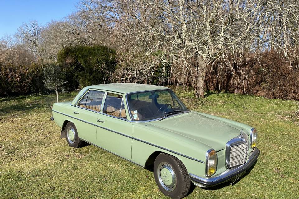 Véhicule supp Mercedes 220D