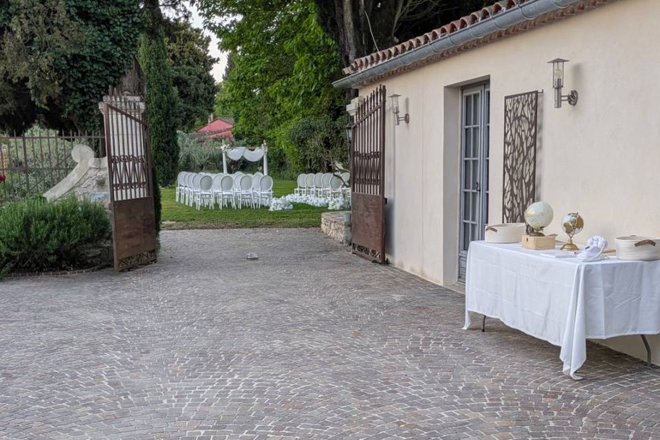Cour et cérémonie