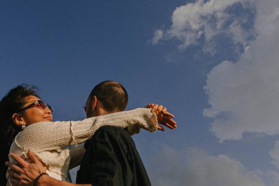 Couple sur ciel bleu