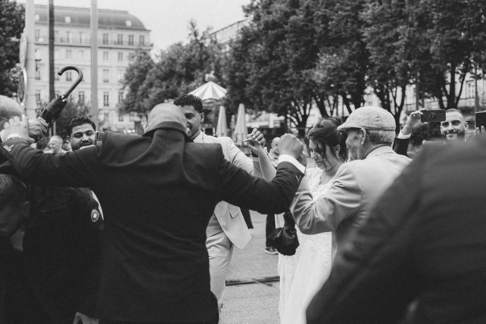 Famille qui danse