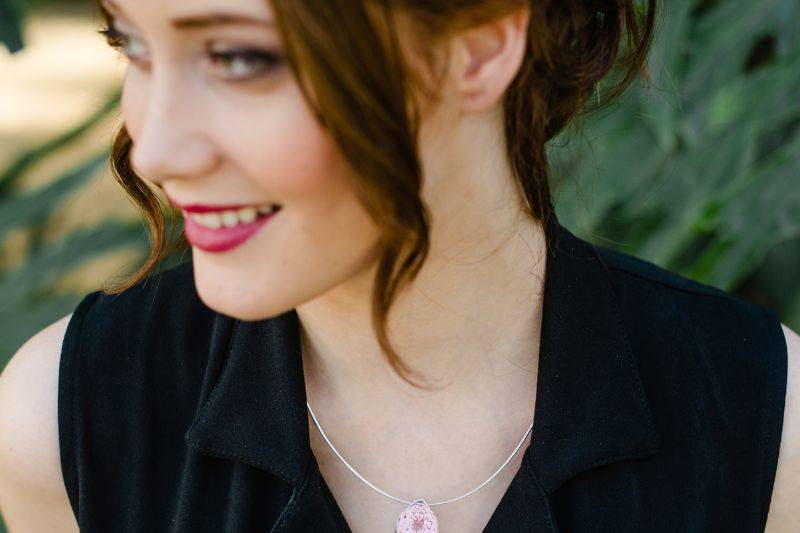 Collier goutte avec dahlia