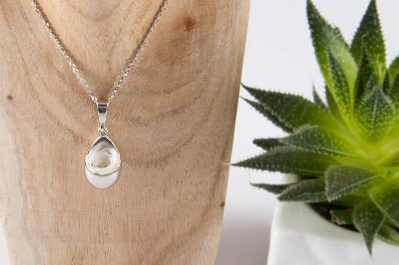 Collier goutte avec rose