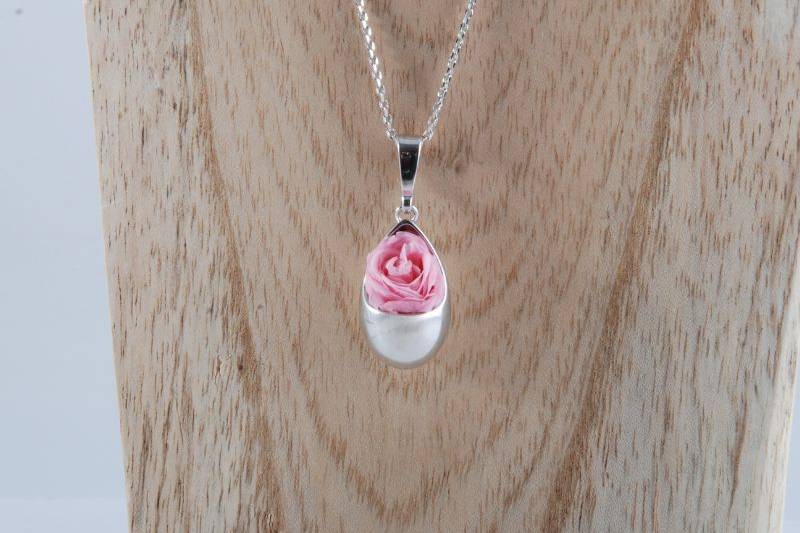 Collier goutte avec rose