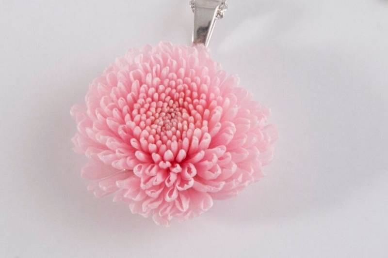 Collier Pompon avec dahlia