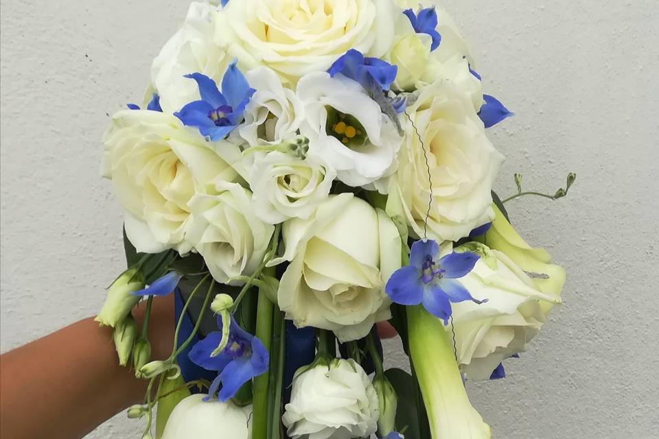 Bouquet chute blanc et bleu