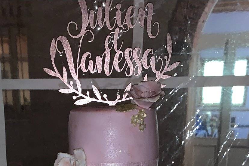 La vie en rose wedding cake