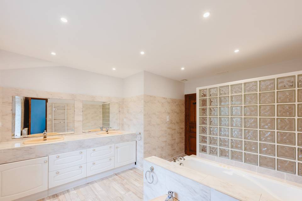 Aile Aëlys - Salle de Bain 1