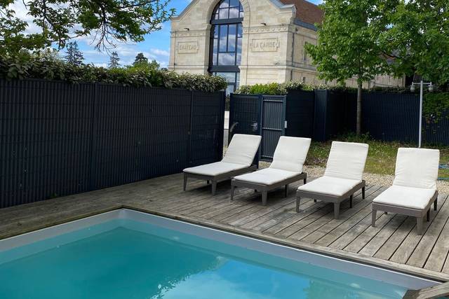La piscine vue château