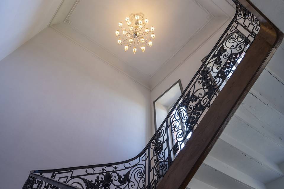 LUSTRE ESCALIER CHATEAU