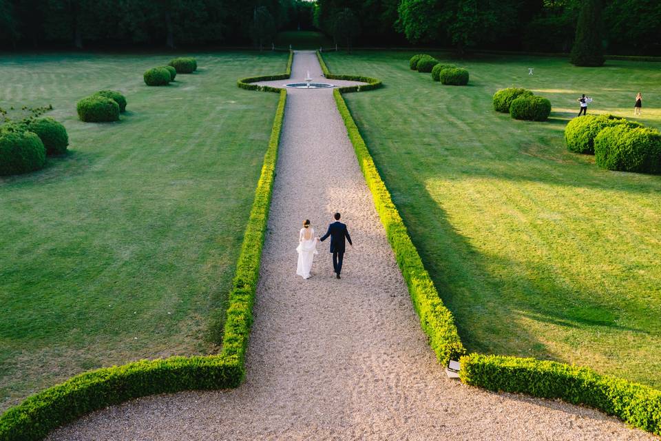 Photo de couple dans un châtea