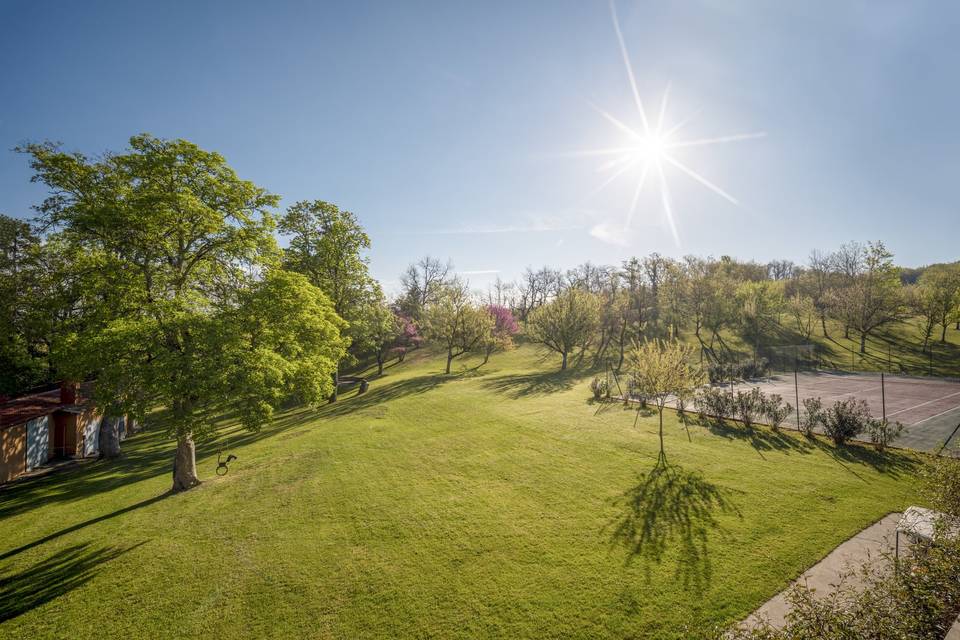 Le parc et terrain de tennis