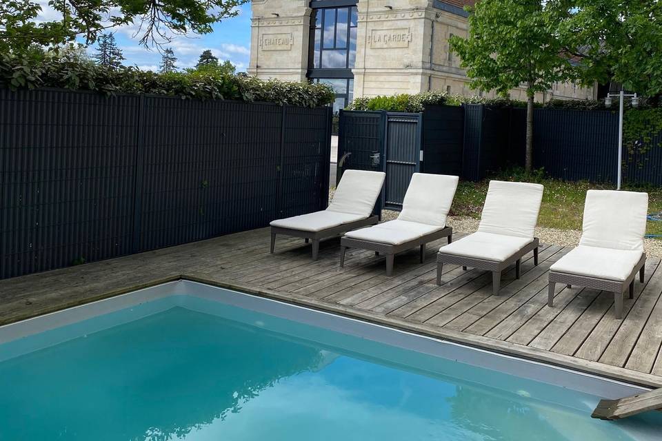 La piscine vue château