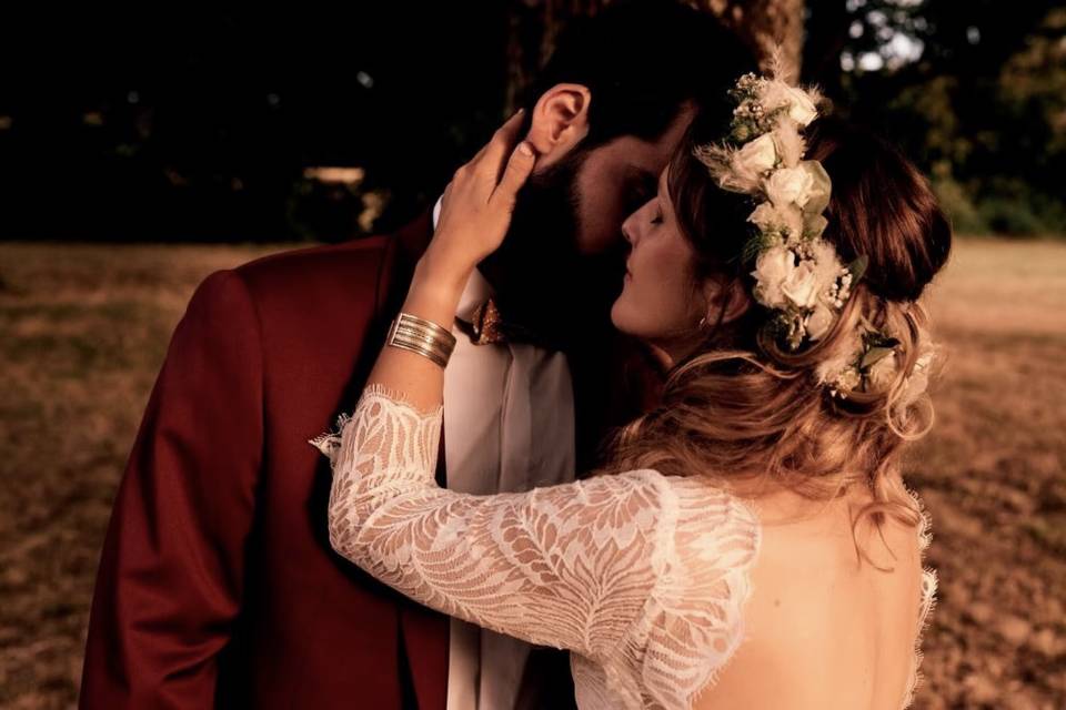 Séance couple sous les arbres