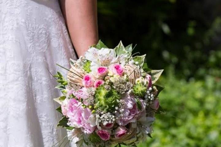 Bouquet de mariée rond pastel